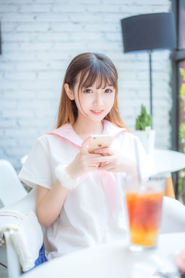 知音，能有一两个已经很好了，实在不必太多。朋友之乐，贵在那份踏实的信赖。——三毛